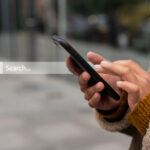 SNSで人を探すコツ！旧友を見つける方法は？
