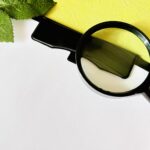 バインダーと虫眼鏡