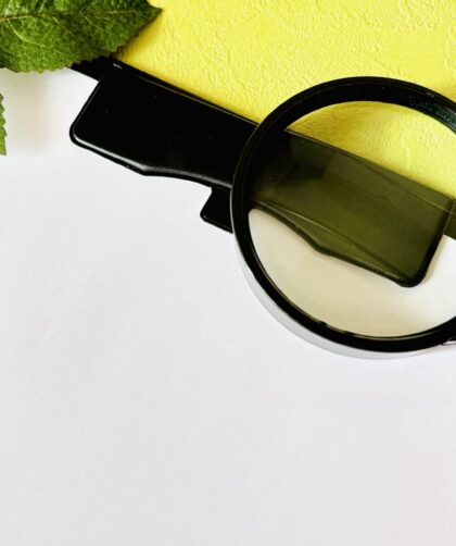 バインダーと虫眼鏡